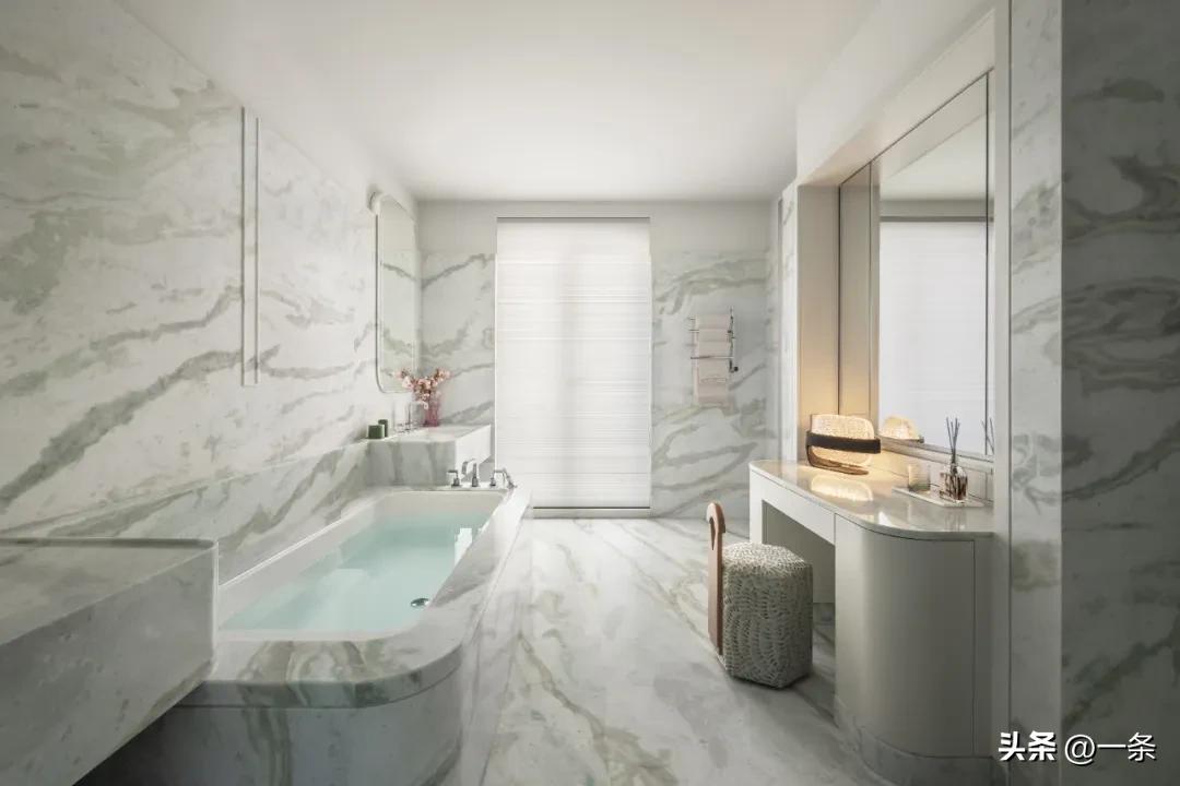 Vợ đi Mỹ, chồng ở nhà làm 1 việc “động trời” với biệt thự 700m2 rồi mới báo gia đình: “Đã đến lúc tôi sống thật với chính mình”- Ảnh 5.