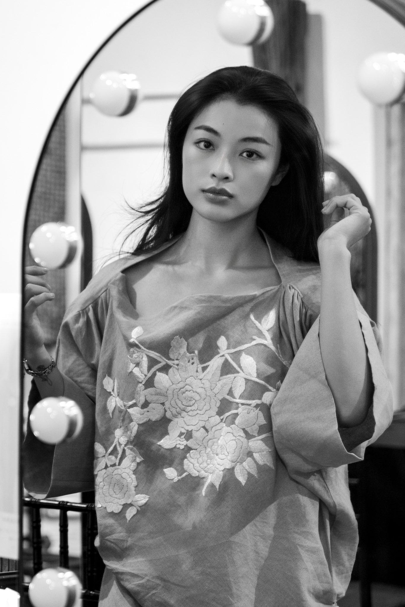 Vbiz có mỹ nhân đẹp đến mức được ví như Thư Kỳ, gì cũng có nhưng mãi không thể bật lên- Ảnh 5.