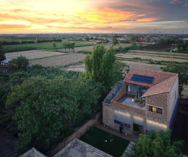 Nữ tiến sĩ chi gần 1,5 tỷ đồng xây “nhà xanh” 270m2 để cha dưỡng già: Tự phát điện, tự lọc nước, cả năm không tốn tiền điện- Ảnh 1. Nữ tiến sĩ chi gần 1,5 tỷ đồng xây “nhà xanh” 270m2 để cha dưỡng già: Tự phát điện, tự lọc nước, cả năm không tốn tiền điện- Ảnh 1.