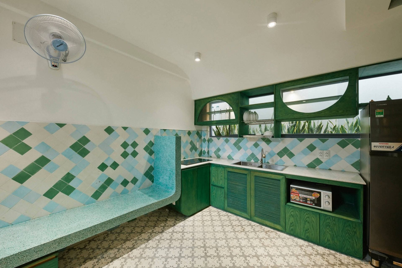 fb-img-1763434171588-1764893829349-17648938297862098682521