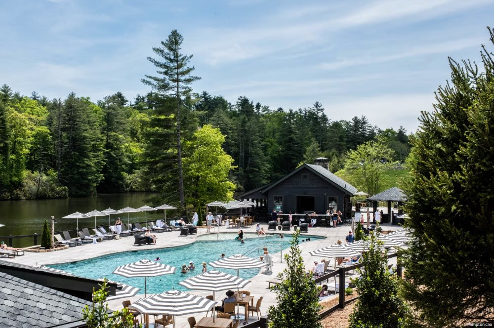 Phát hiện làng tỷ phú biệt lập có mật độ của cải cực cao, không chính quyền, không cảnh sát, đường sá khó khăn nhưng giới siêu giàu vẫn đổ xô đến mua nhà- Ảnh 2.