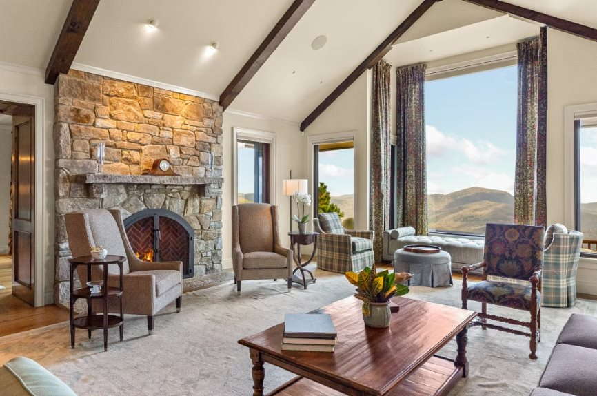 Phát hiện làng tỷ phú biệt lập có mật độ của cải cực cao, không chính quyền, không cảnh sát, đường sá khó khăn nhưng giới siêu giàu vẫn đổ xô đến mua nhà- Ảnh 8.