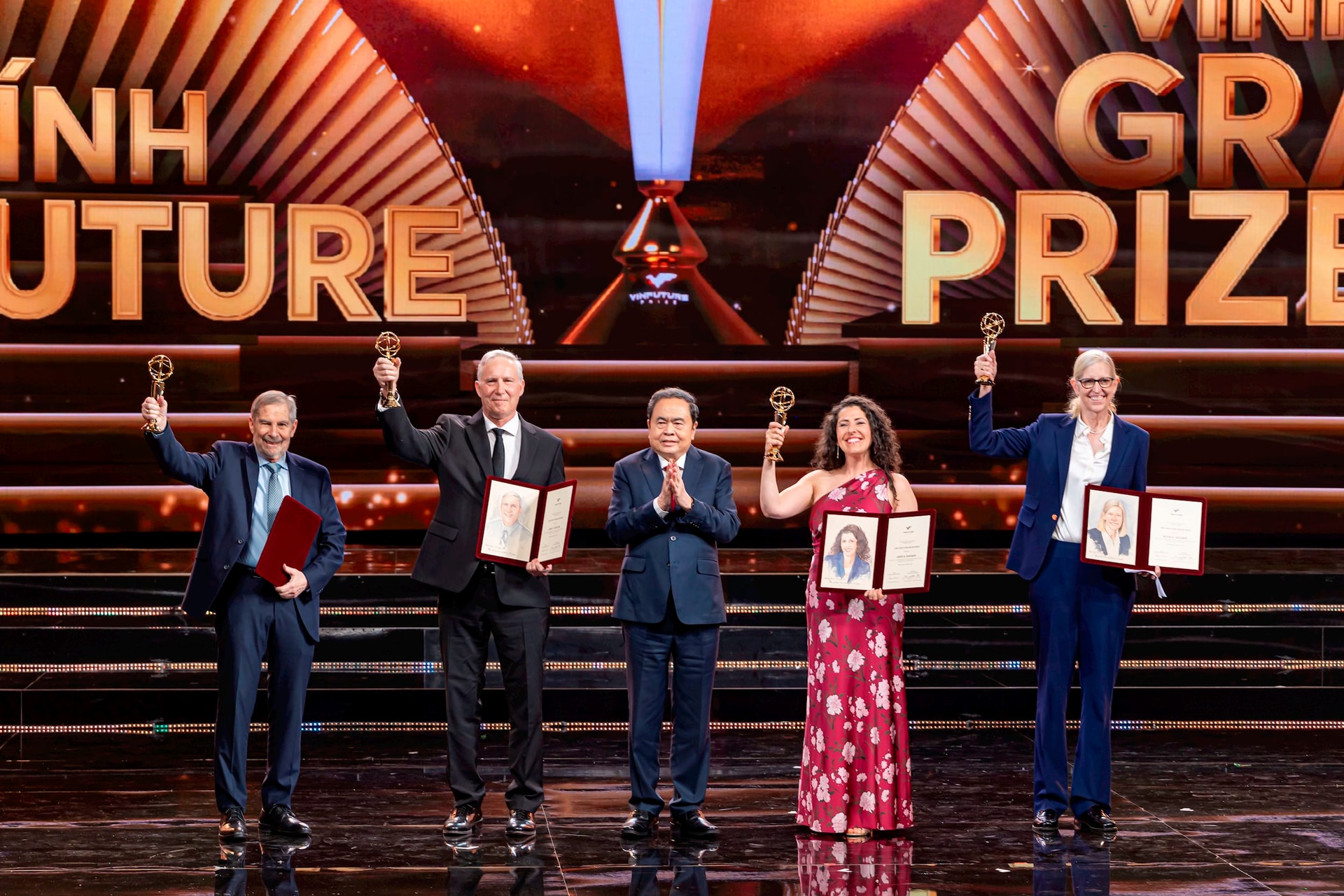 4 nhà khoa học nhận giải 3 triệu USD của VinFuture: Từ nghiên cứu bị đánh giá “vô lý” đến phát kiến giảm 90% nguy cơ mắc 1 loại ung thư mang tính toàn cầu- Ảnh 1. 4 nhà khoa học nhận giải 3 triệu USD của VinFuture: Từ nghiên cứu bị đánh giá “vô lý” đến phát kiến giảm 90% nguy cơ mắc 1 loại ung thư mang tính toàn cầu- Ảnh 1.