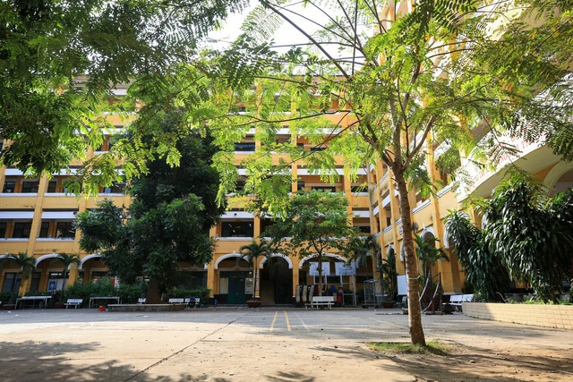 Từng là bệnh viện, ngôi trường này giờ siêu hot tại TP.HCM: Kiến trúc đẹp miễn chê, giơ máy lên là có ảnh đẹp- Ảnh 5. Từng là bệnh viện, ngôi trường này giờ siêu hot tại TP.HCM: Kiến trúc đẹp miễn chê, giơ máy lên là có ảnh đẹp- Ảnh 5.