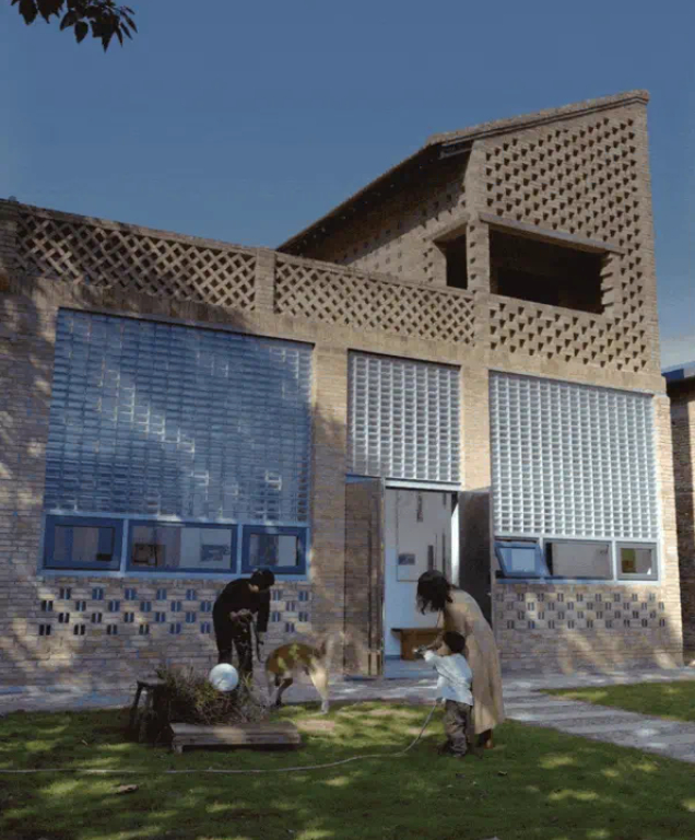 Nữ tiến sĩ chi gần 1,5 tỷ đồng xây “nhà xanh” 270m2 để cha dưỡng già: Tự phát điện, tự lọc nước, cả năm không tốn tiền điện- Ảnh 2. Nữ tiến sĩ chi gần 1,5 tỷ đồng xây “nhà xanh” 270m2 để cha dưỡng già: Tự phát điện, tự lọc nước, cả năm không tốn tiền điện- Ảnh 2.