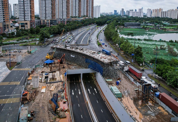 Mở đường cho TP HCM tăng tốc, vươn tầm- Ảnh 1. Mở đường cho TP HCM tăng tốc, vươn tầm- Ảnh 1.